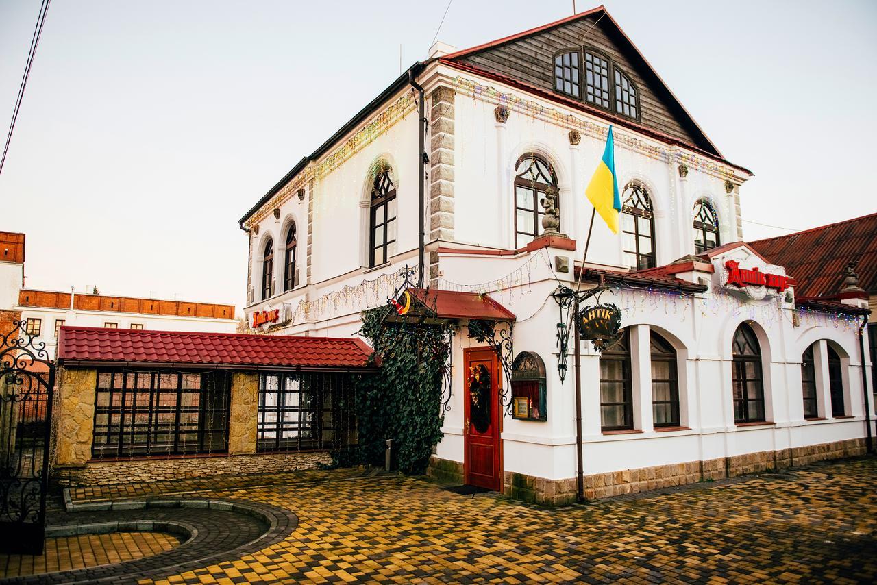 Antique House Hotel Dubno Bagian luar foto