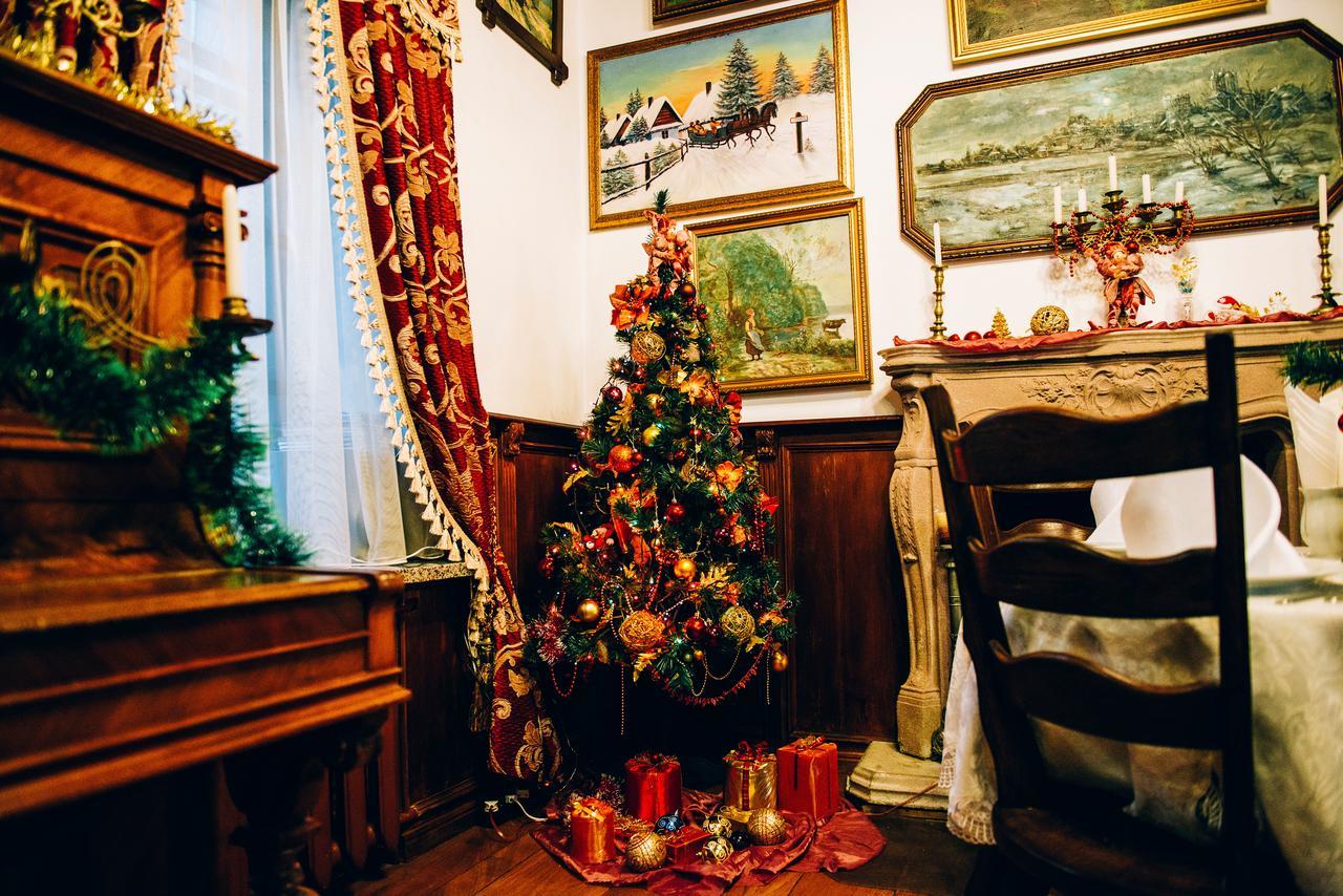 Antique House Hotel Dubno Bagian luar foto
