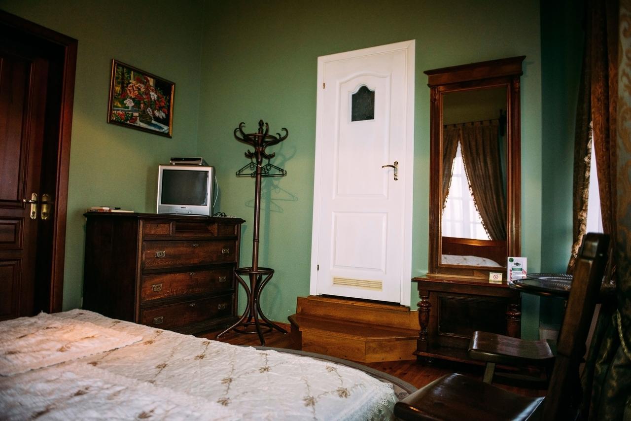 Antique House Hotel Dubno Bagian luar foto