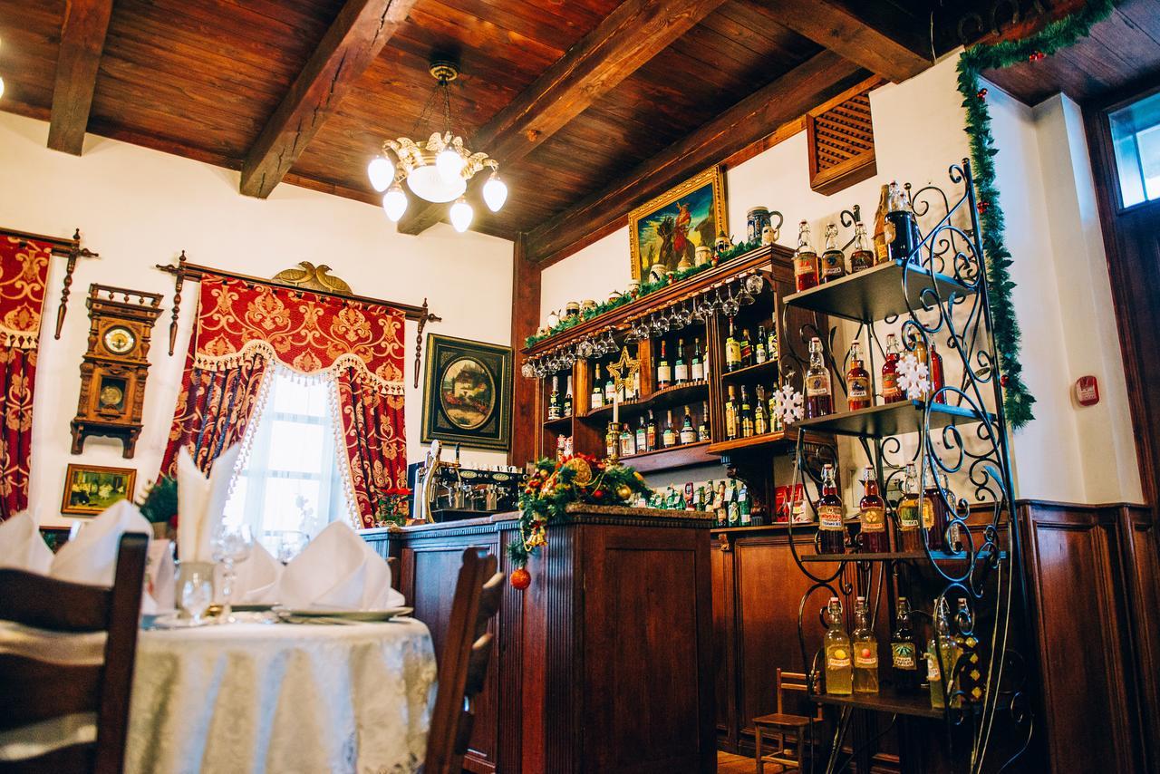 Antique House Hotel Dubno Bagian luar foto