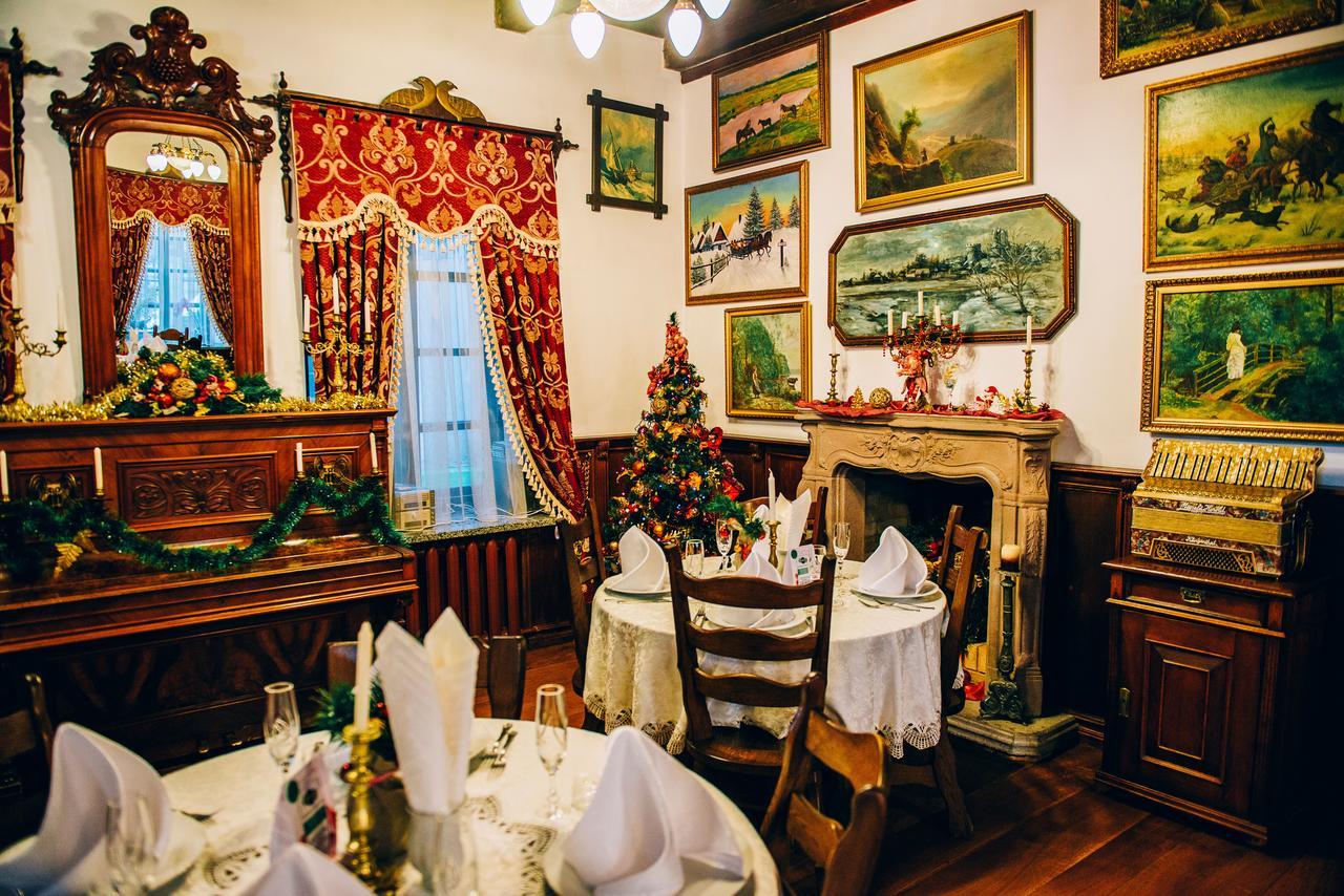 Antique House Hotel Dubno Bagian luar foto