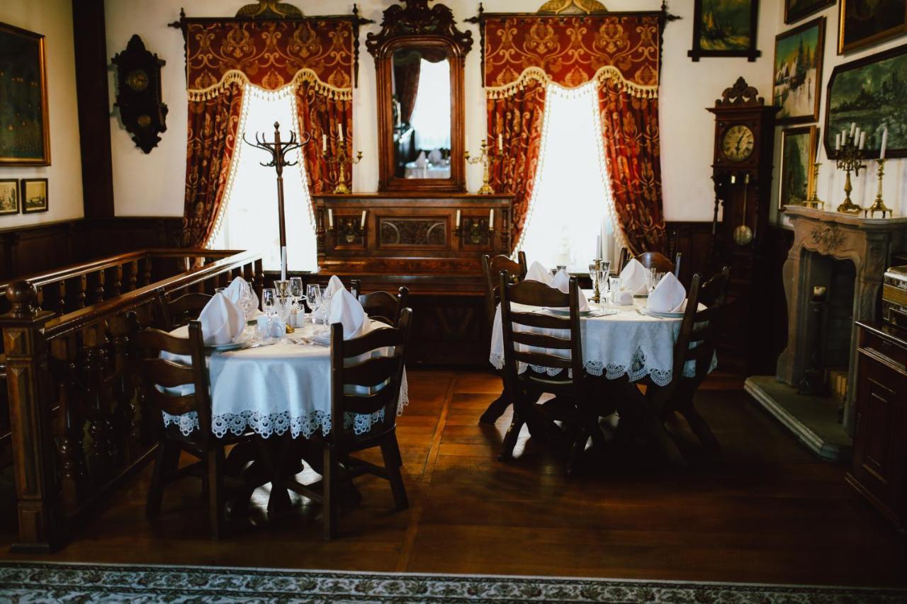 Antique House Hotel Dubno Bagian luar foto